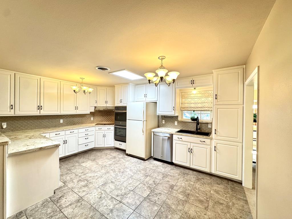 2003 N Enfield Rd, Alpine, Texas image 16