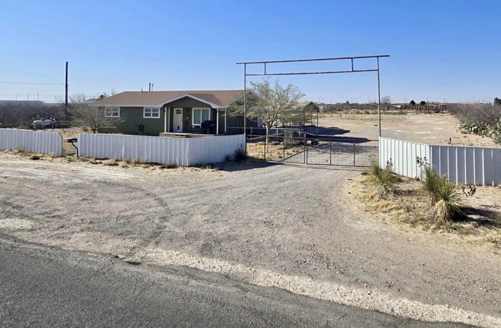 2107 W 48th St, Monahans, Texas image 2