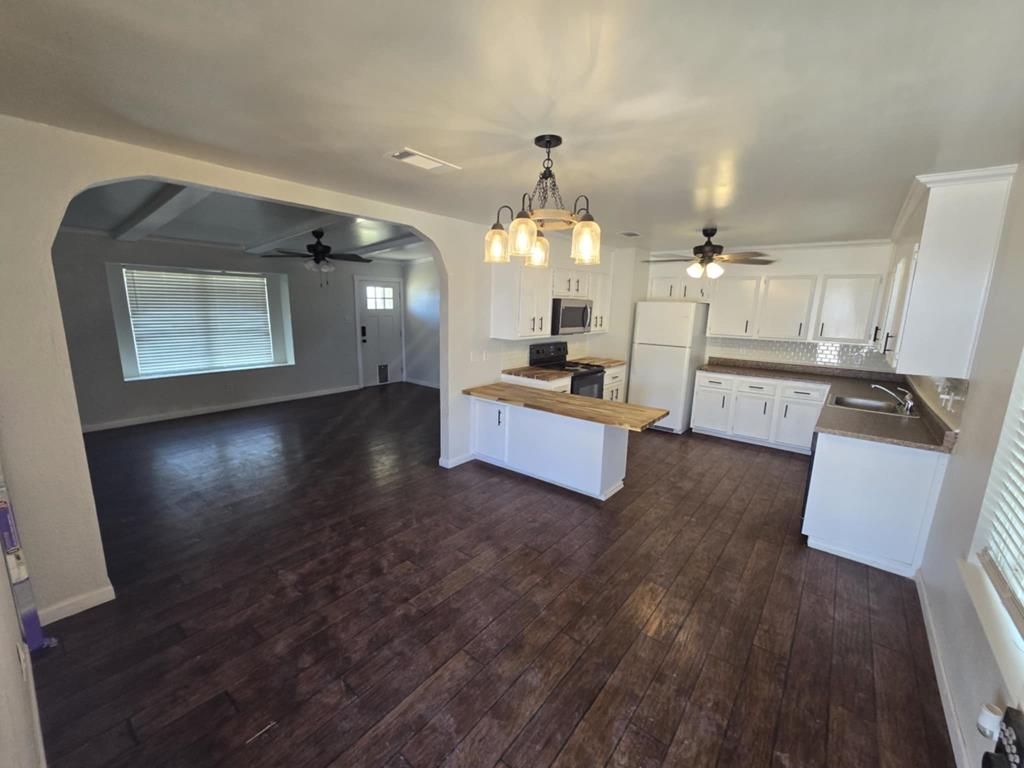2107 W 48th St, Monahans, Texas image 3