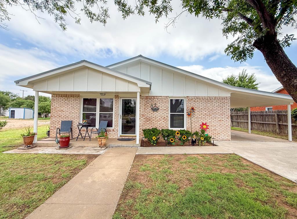 321 SW Ave I, Seminole, Texas image 1