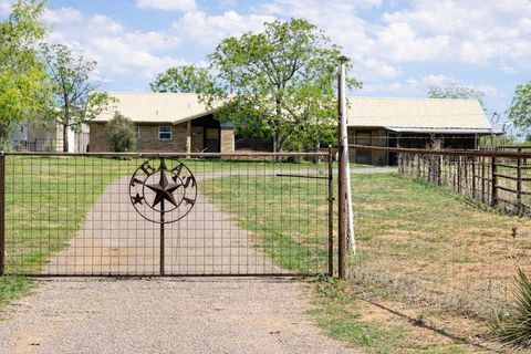 Homes For Sale - 16064 N Sunflower Ave<br/> Gardendale, TX 79758