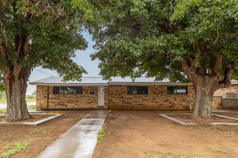 Homes For Sale - 1420 N Ave C<br/> Denver City, TX 79323