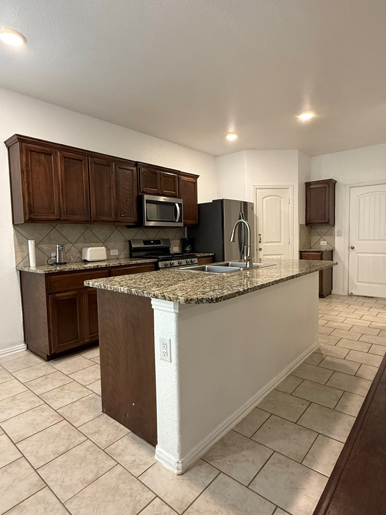 1 Glass Ranch Rd, Odessa, Texas image 7