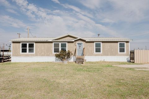 Homes For Sale - 300 W 5th St<br/> Upton County, McCamey, TX 79752