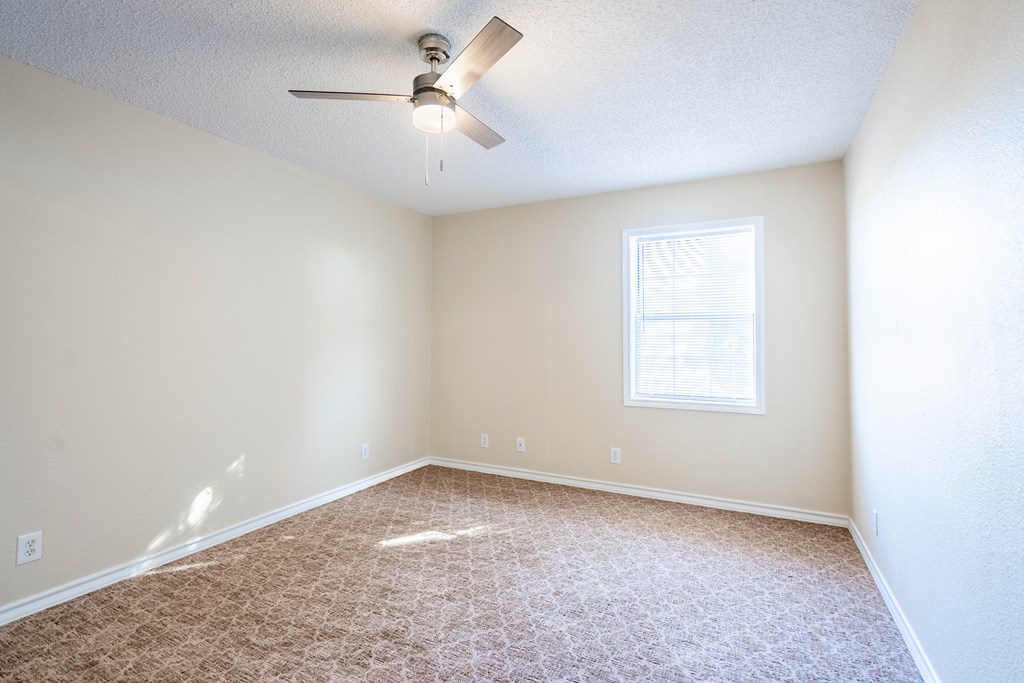2210 W County Rd 150, Midland, Pennsylvania image 17
