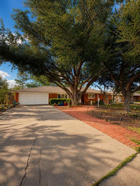 Homes For Sale - 2008 Douglas Ave<br/> Midland County, Midland, TX 79701