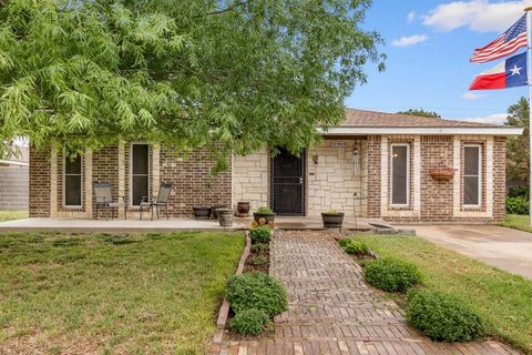 Homes For Sale - 5009 Locust Ave<br/> Odessa, TX 79762
