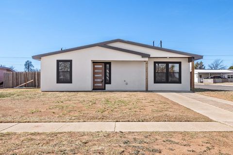 Homes For Sale - 911 NW 8th St<br/> Andrews, TX 79714