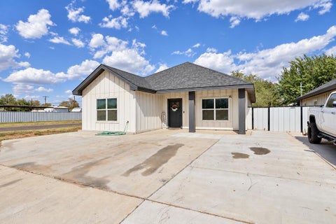 Homes For Sale - 312 NE 5th St<br/> Andrews, TX 79714