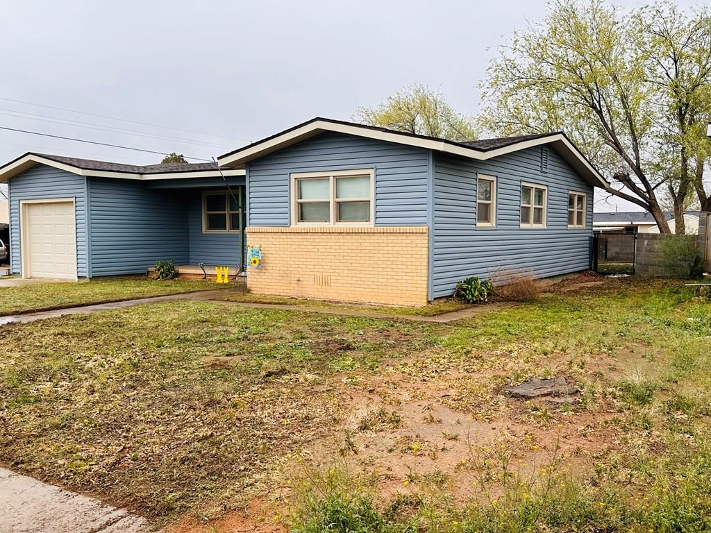 301 SW 11th St, Andrews, Texas image 15