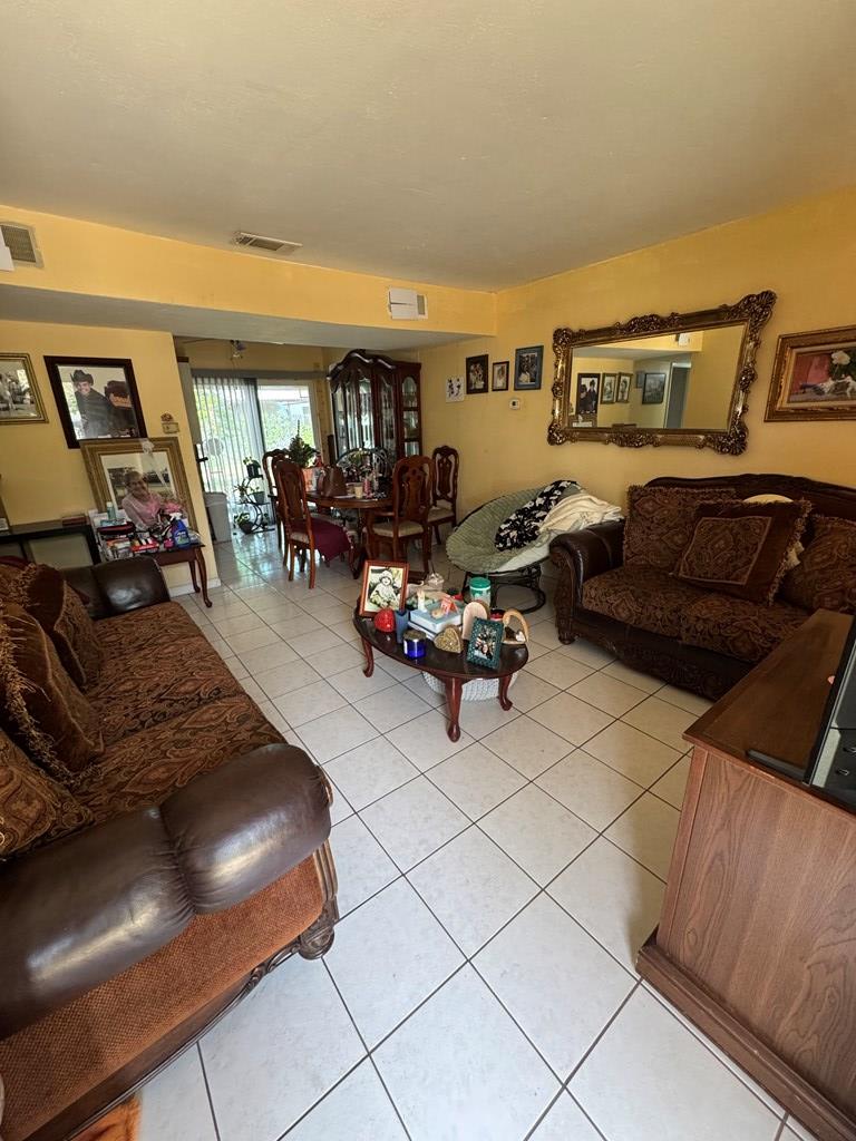 1044 Washington St, Kermit, Texas image 2