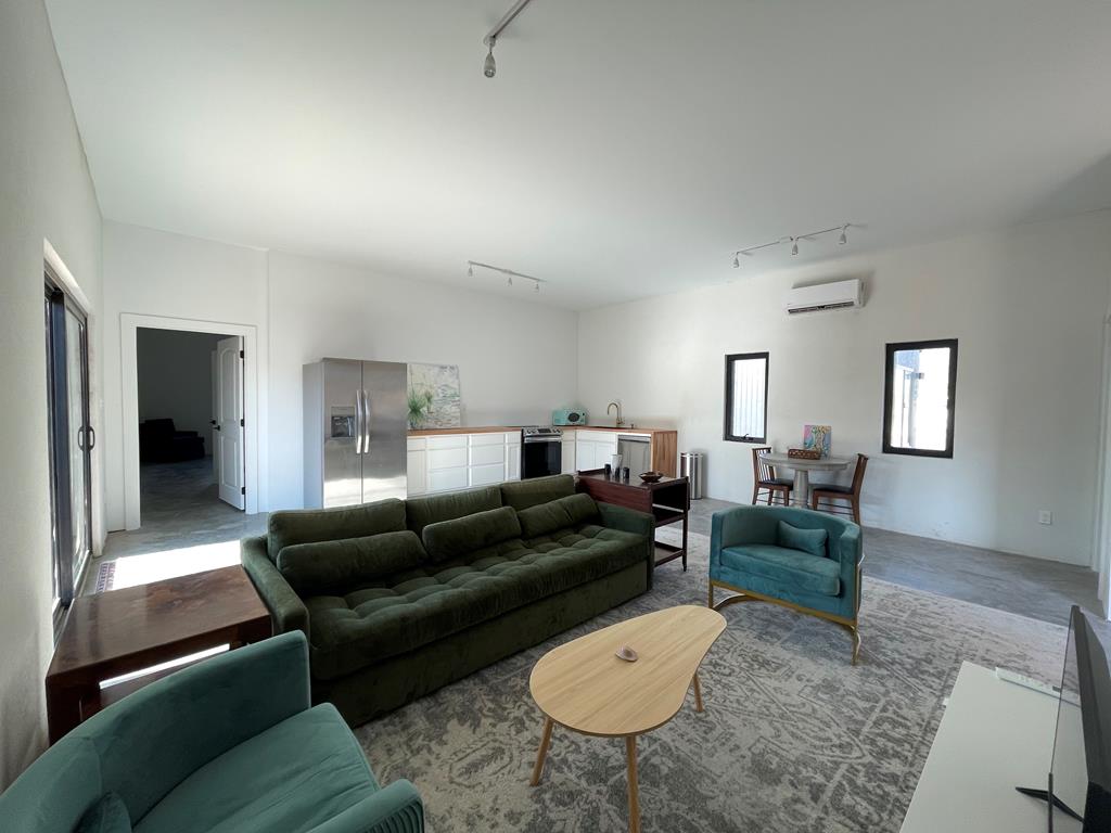 1402 W Philadelphia St, Marfa, Texas image 4