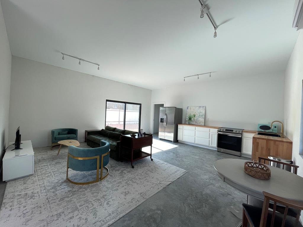 1402 W Philadelphia St, Marfa, Texas image 7
