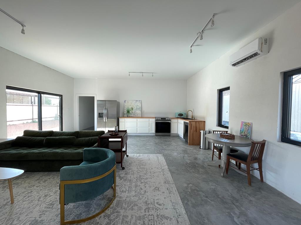 1402 W Philadelphia St, Marfa, Texas image 3