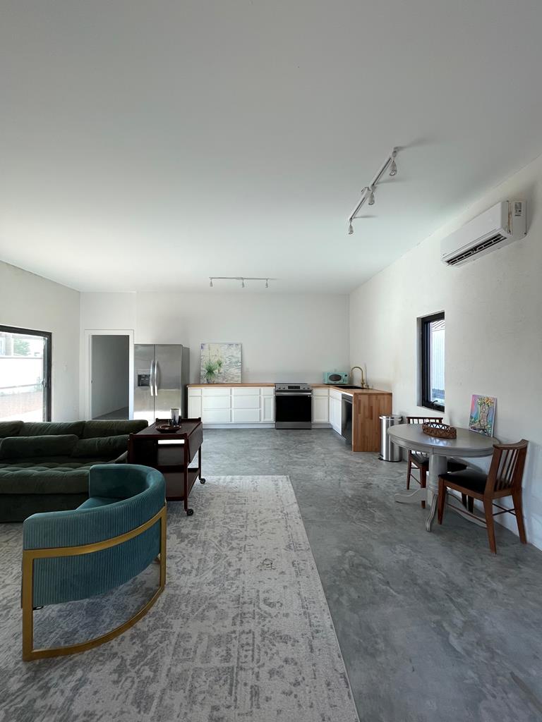 1402 W Philadelphia St, Marfa, Texas image 6