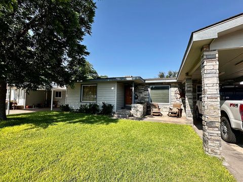Homes For Sale - 202 N Ave D<br/> Kermit, TX 79745