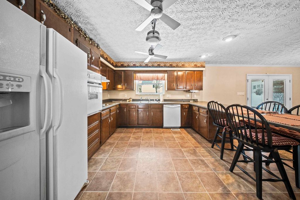 Photo of 2403 Suzanne Court Ct, Ashland, KY 41101 (MLS # 60117)