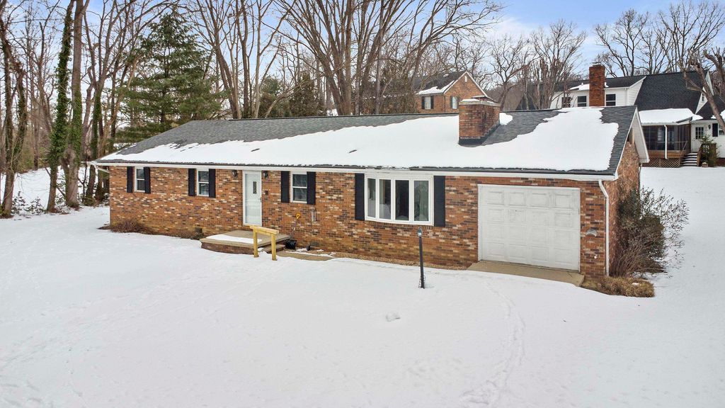 Photo of 2403 Suzanne Court Ct, Ashland, KY 41101 (MLS # 60117)