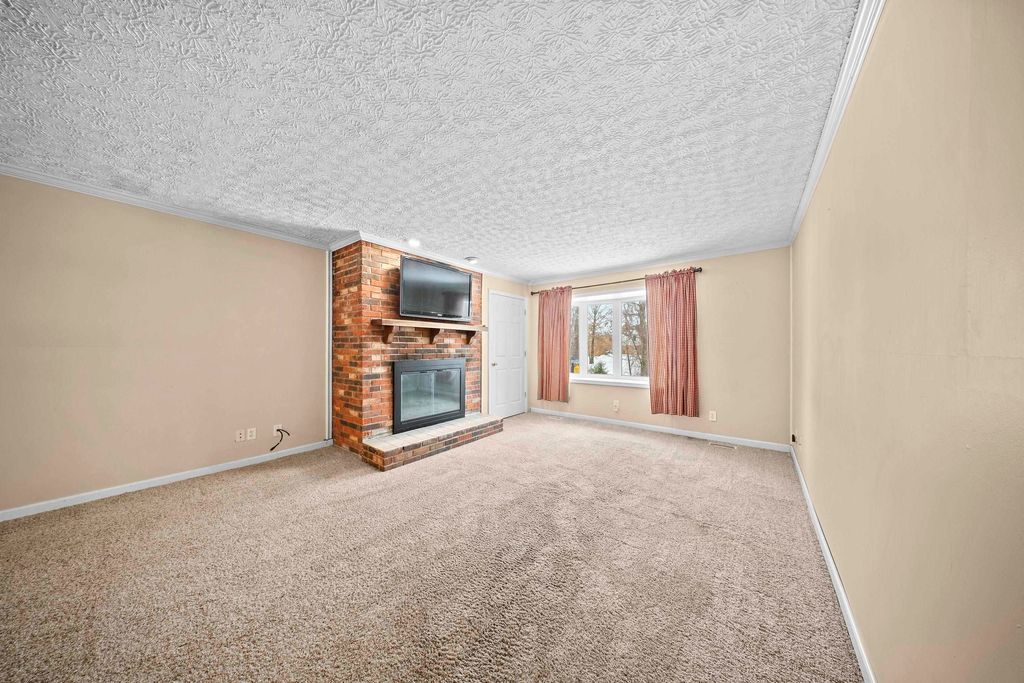 Photo of 2403 Suzanne Court Ct, Ashland, KY 41101 (MLS # 60117)