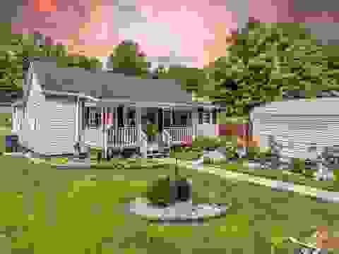 Photo for 923 Henderson Branch Rd