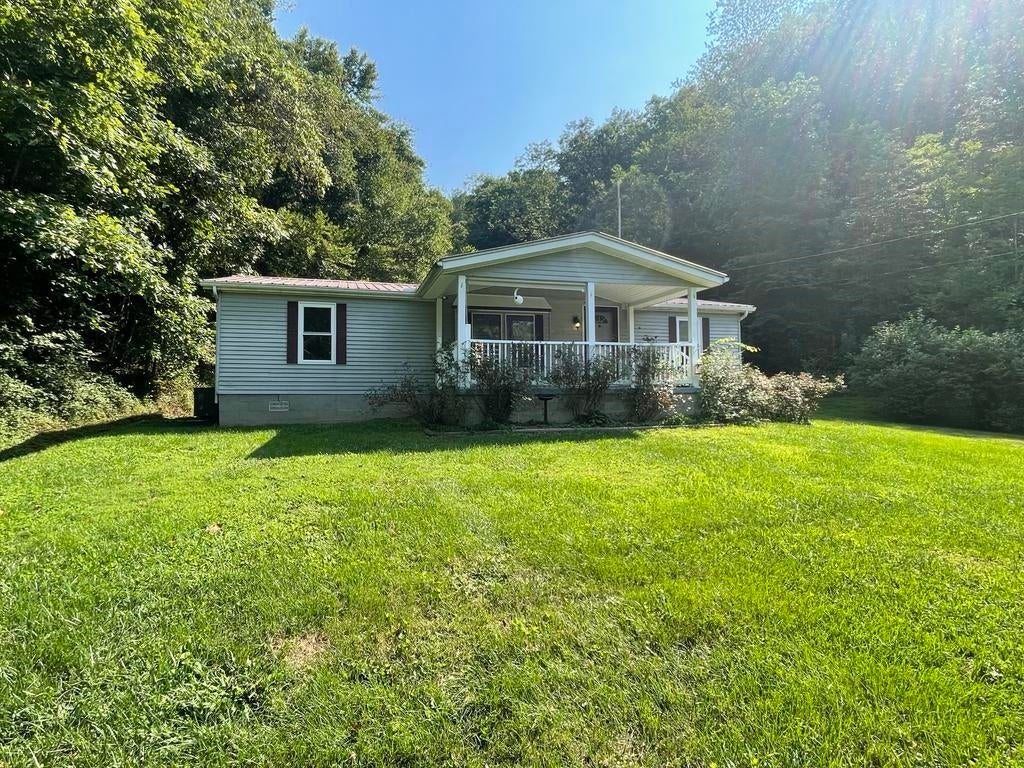 Photo of 1621 Daveys Run RUN, Grayson, KY 41143 (MLS # 61076)