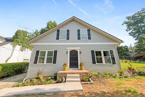 Tiny photo for 2513 Woodland Avenue Ave, Ashland, KY 41101 (MLS # 61109)