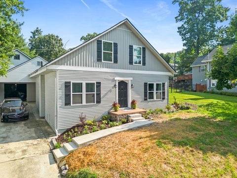 Tiny photo for 2513 Woodland Avenue Ave, Ashland, KY 41101 (MLS # 61109)