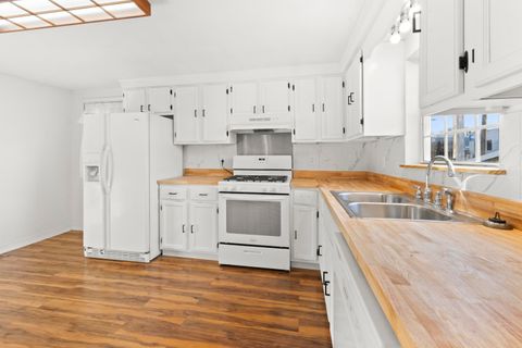 Tiny photo for 1215 Turner Street, Ashland, KY 41101 (MLS # 60224)