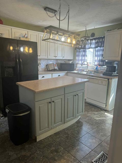 Tiny photo for 2806 S 29th Street, Ashland, KY 41102 (MLS # 60202)