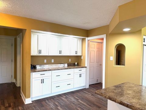 Tiny photo for 2451 Henderson Street St, Ashland, KY 41102 (MLS # 59606)