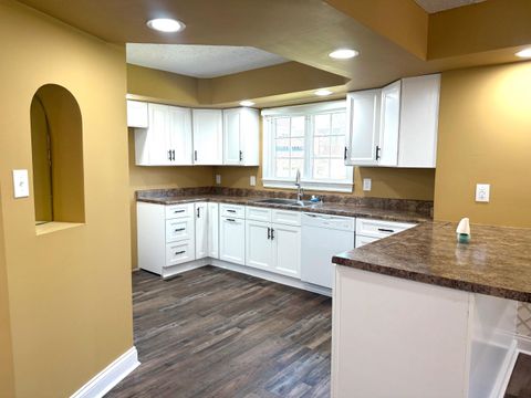 Tiny photo for 2451 Henderson Street St, Ashland, KY 41102 (MLS # 59606)