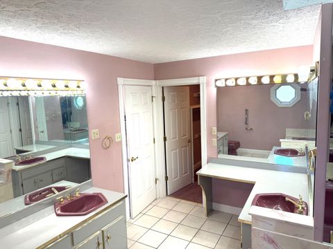 Tiny photo for 2451 Henderson Street St, Ashland, KY 41102 (MLS # 59606)