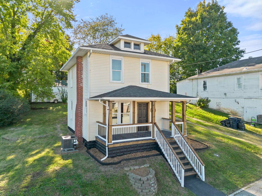 Photo of 1406 Cypress Street, Ashland, KY 41101 (MLS # 61404)