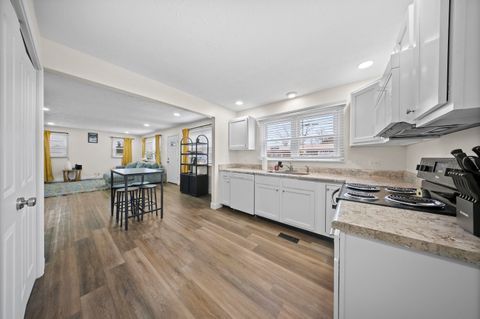 Tiny photo for 624 Wheatley Road, Ashland, KY 41101 (MLS # 60054)