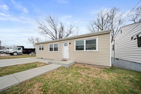 Tiny photo for 624 Wheatley Road, Ashland, KY 41101 (MLS # 60054)