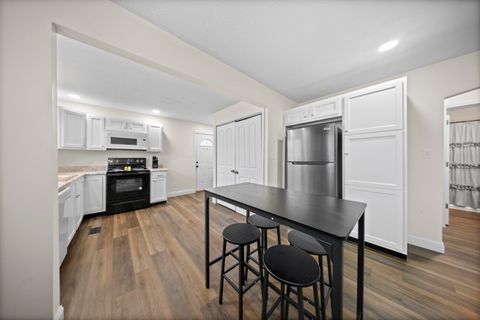 Tiny photo for 624 Wheatley Road, Ashland, KY 41101 (MLS # 60054)