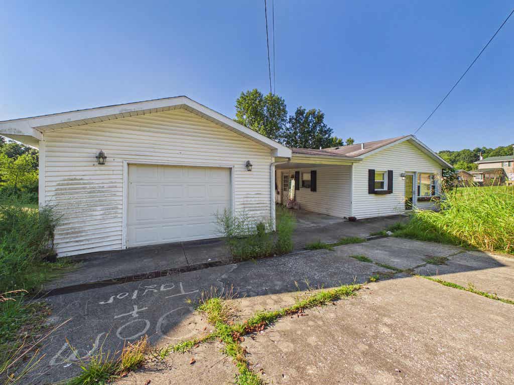 Photo of 5418 Hill Avenue Ave, Ashland, KY 41102 (MLS # 61011)
