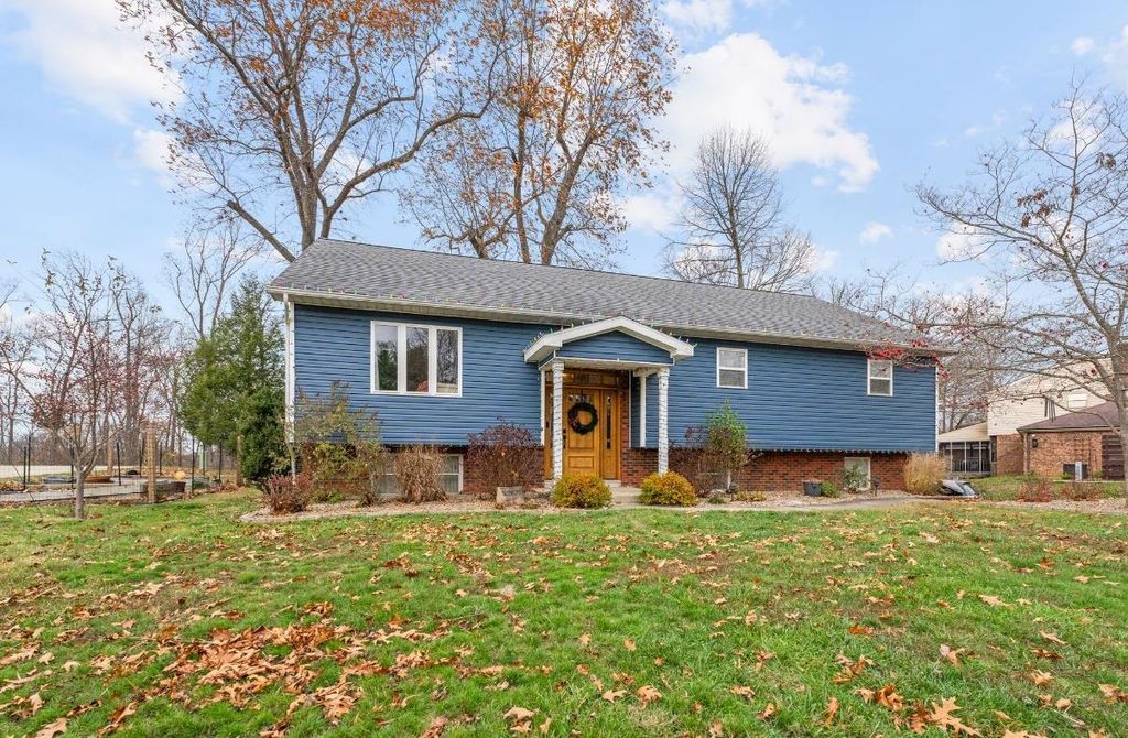 Photo of 300 Sunset Drive, Ashland, KY 41101 (MLS # 59969)