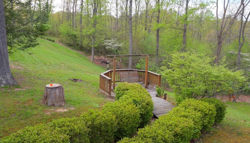 Photo of 300 Sunset Drive, Ashland, KY 41101 (MLS # 59969)