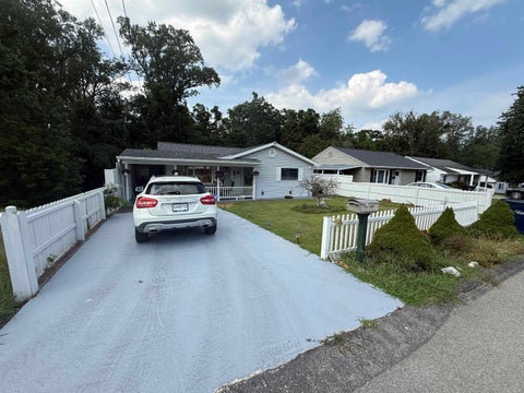 Tiny photo for 1303 Grandview Drive Dr, Ashland, KY 41101 (MLS # 60993)