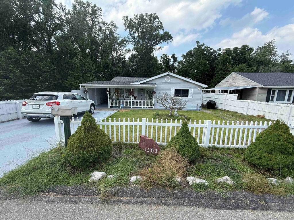 Photo of 1303 Grandview Drive Dr, Ashland, KY 41101 (MLS # 60993)