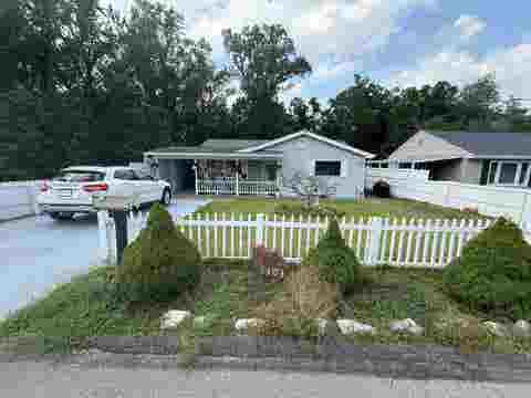 Tiny photo for 1303 Grandview Drive Dr, Ashland, KY 41101 (MLS # 60993)