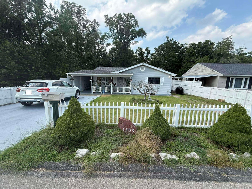 Photo of 1303 Grandview Drive Dr, Ashland, KY 41101 (MLS # 60993)