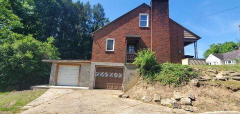 Tiny photo for 2106 Coburn Avenue Ave, Ashland, KY 41101 (MLS # 60471)