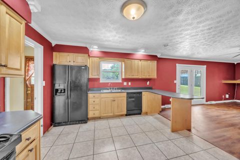 Tiny photo for 1039 Regis Street St, Russell, KY 41169 (MLS # 60488)