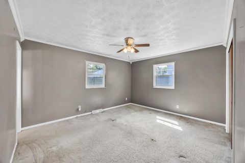 Tiny photo for 1039 Regis Street St, Russell, KY 41169 (MLS # 60488)