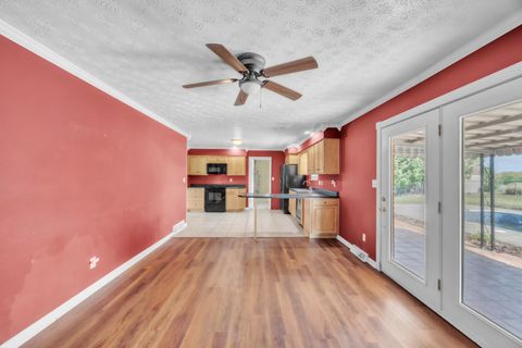 Tiny photo for 1039 Regis Street St, Russell, KY 41169 (MLS # 60488)
