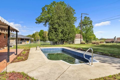 Tiny photo for 1039 Regis Street St, Russell, KY 41169 (MLS # 60488)