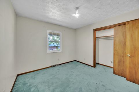 Tiny photo for 1039 Regis Street St, Russell, KY 41169 (MLS # 60488)