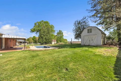 Tiny photo for 1039 Regis Street St, Russell, KY 41169 (MLS # 60488)